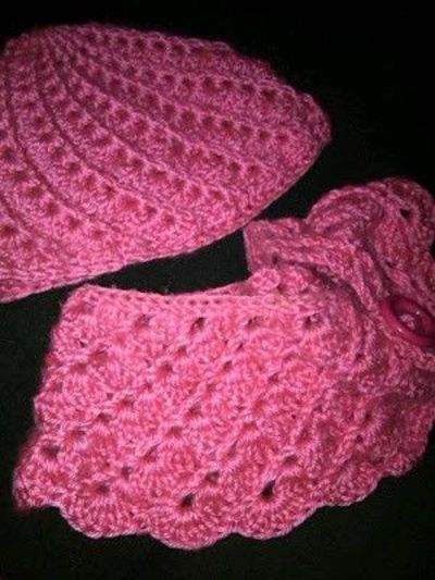 Free Crochet Pattern: Cowl style button scarf to match the ...
